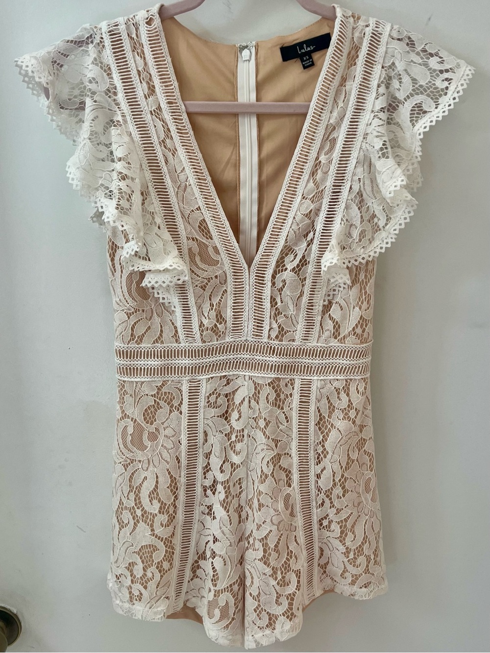 Lulu's Cream Lace V-Neck Ruffle Romper